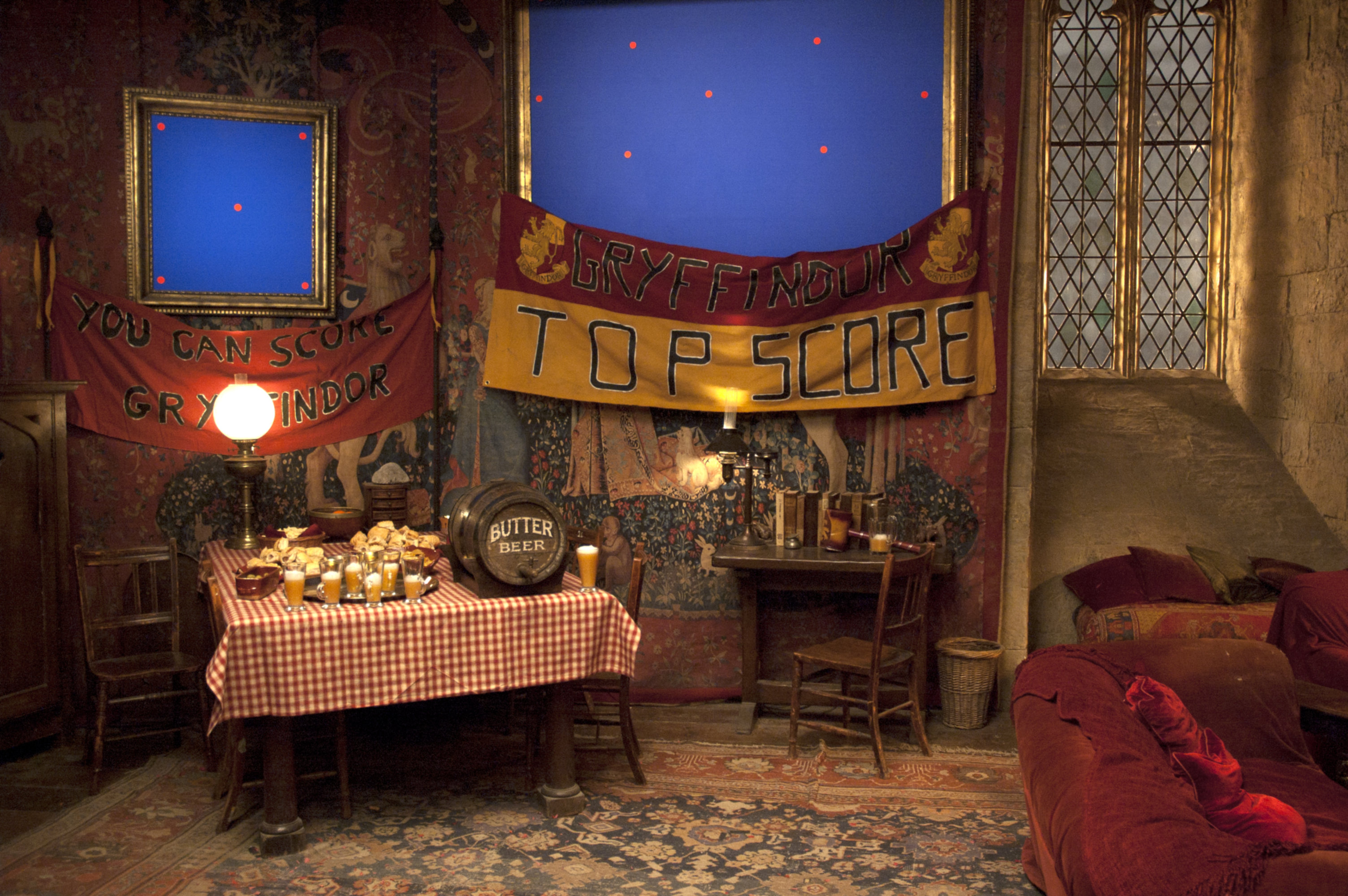 What is the significance of the portraits in the Gryffindor common room? 2