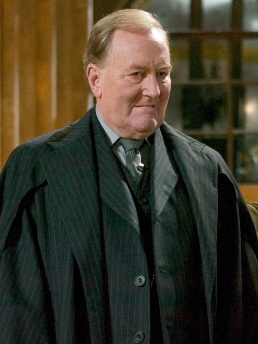 Who played Cornelius Fudge in the Harry Potter franchise?
